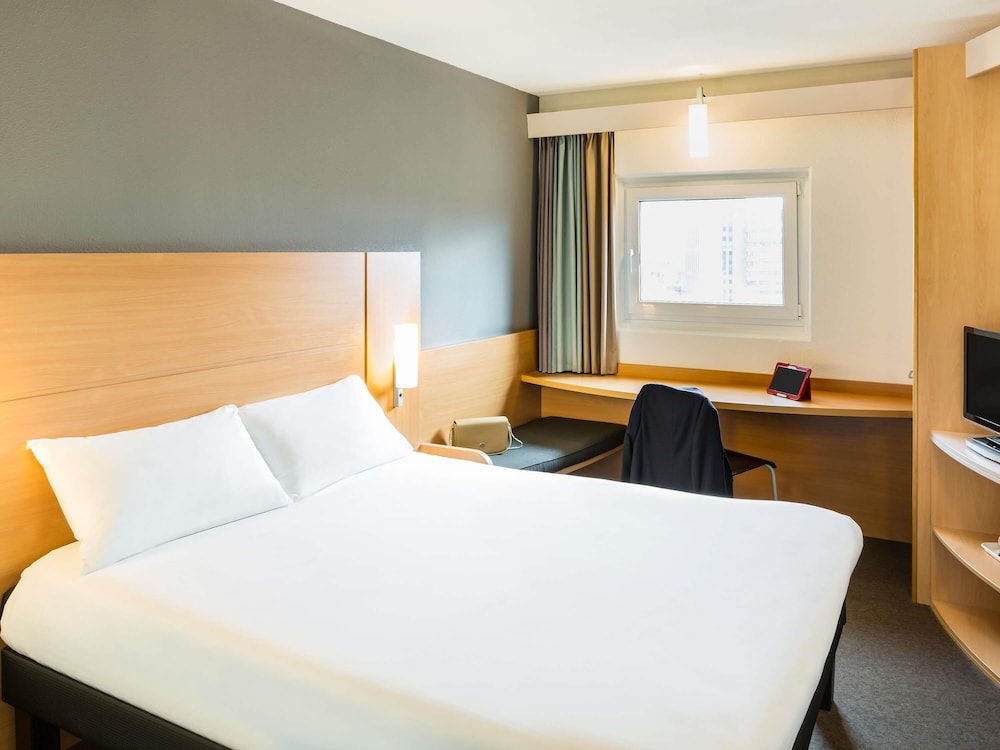 ROOM, DOUBLE BED
