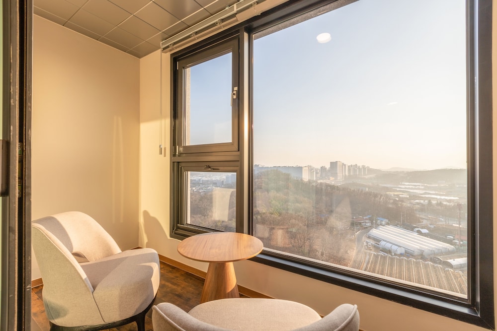 Urbanest Hotel 24/36