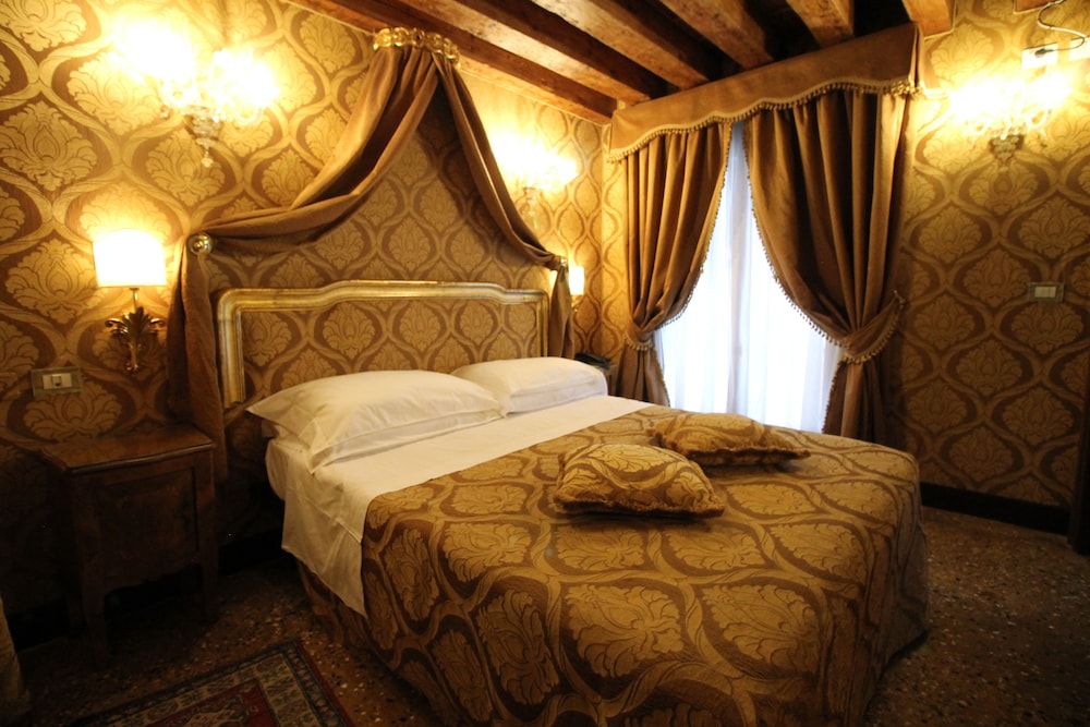 Hotel Palazzo Abadessa 15/50
