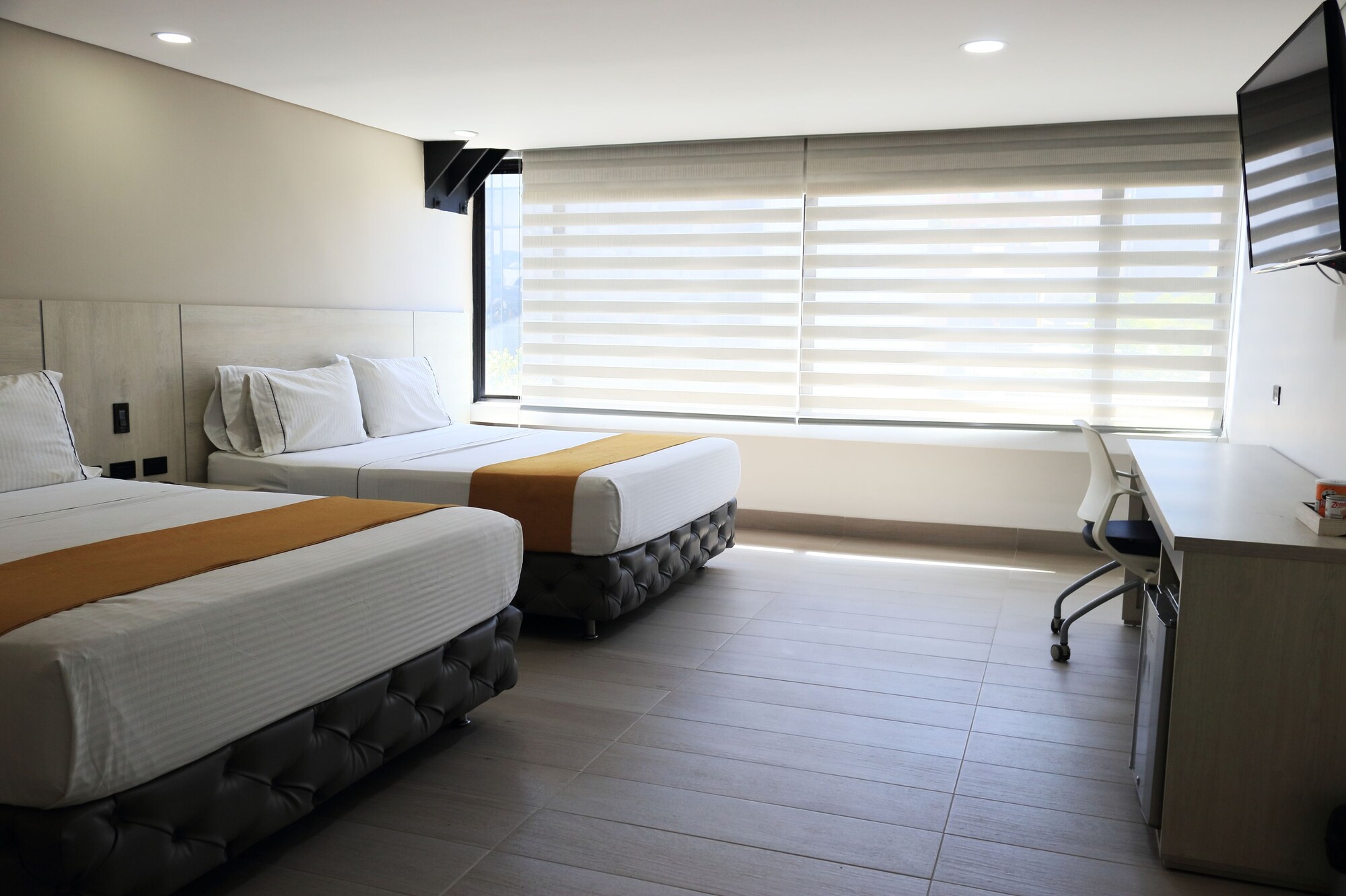 STANDARD, 2 DOUBLE BEDS