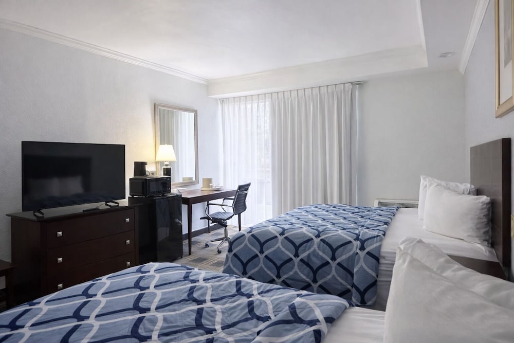 Riverview Inn & Suites 52/69