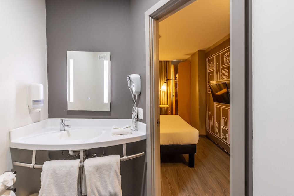 Ibis Tijuana 49/50