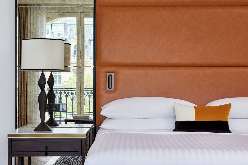 Suite, King Bed, Champs Elysées View، Paris Marriott Champs Elysees Hotel 2/5