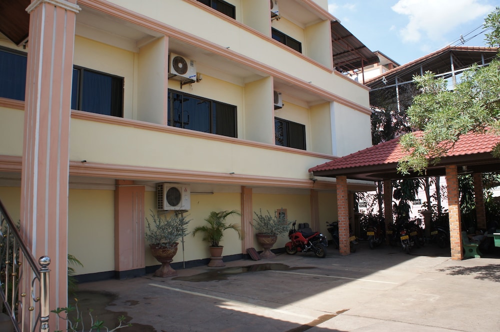 Sisavath Hotel 15/17