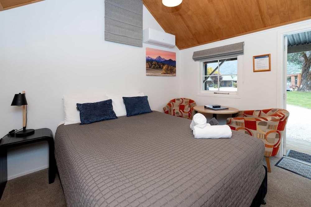 Select, Cabin, Queen Bed