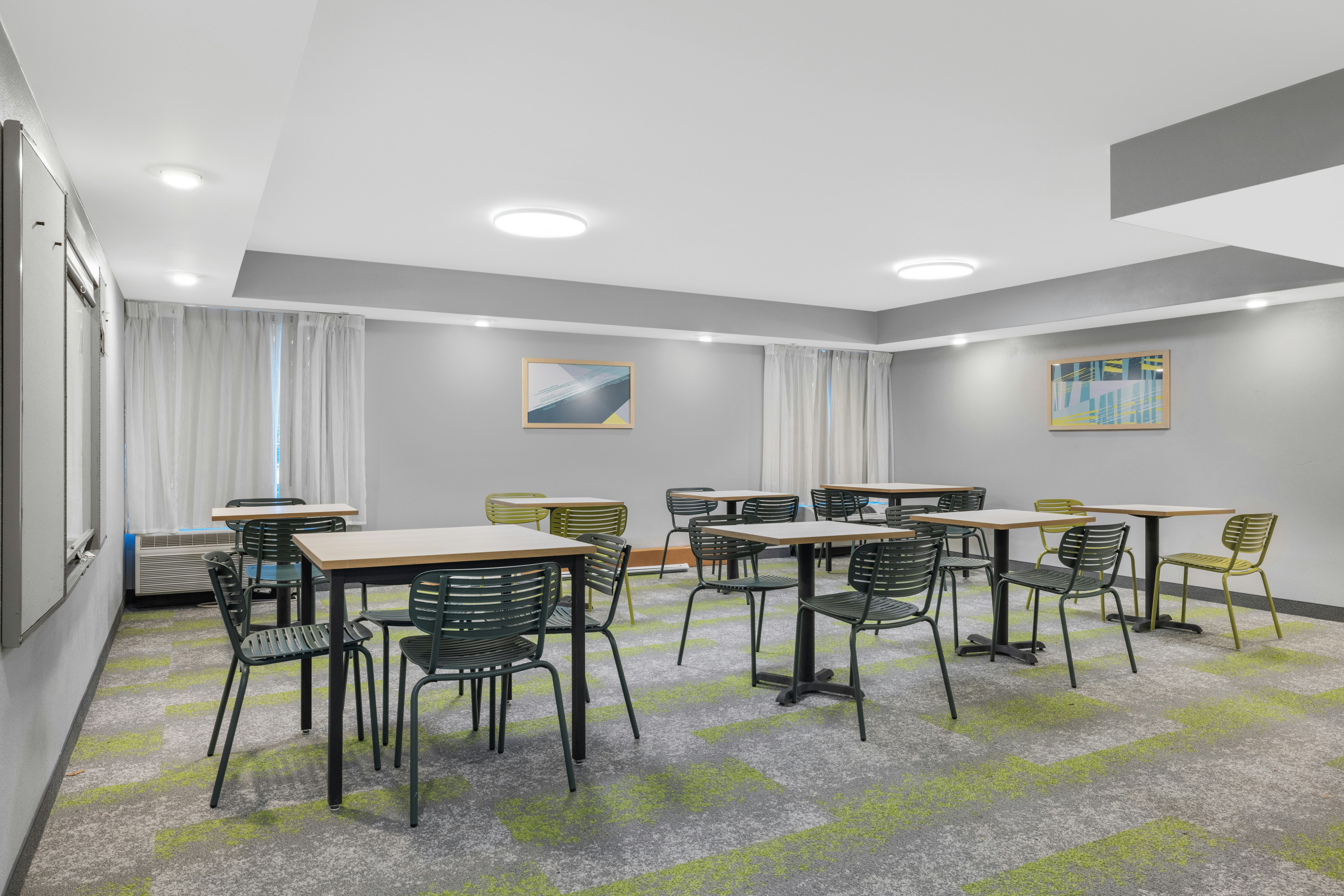Spark by Hilton Colorado Springs I 25 Central 14/16