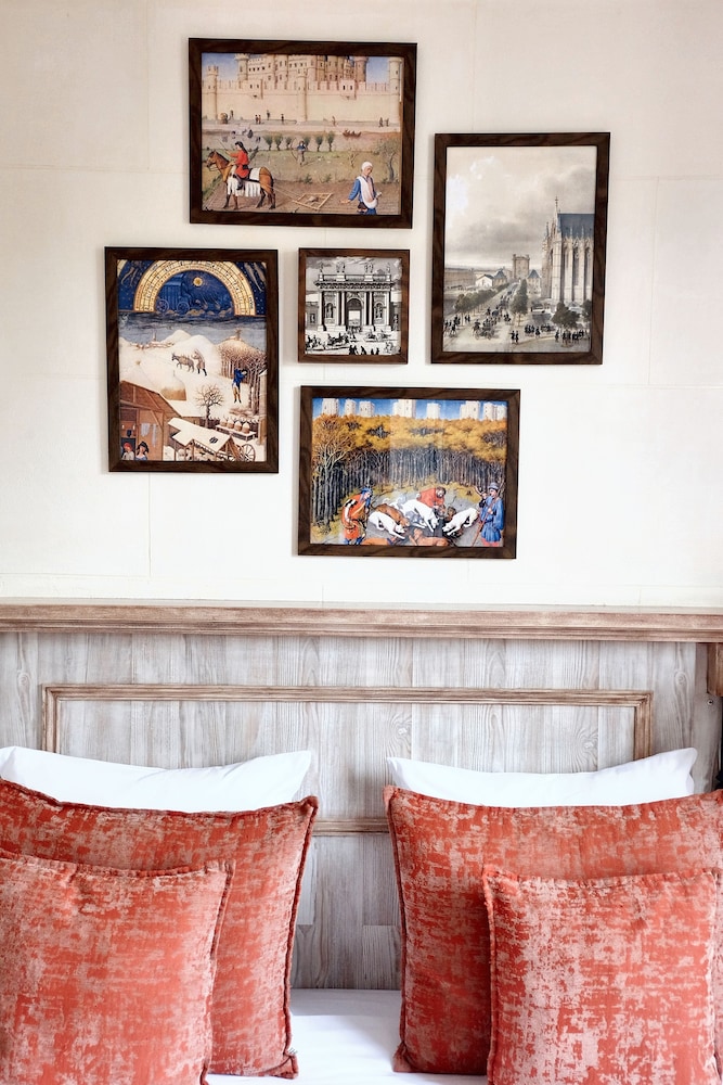 HOTEL DU CHATEAU 10/53