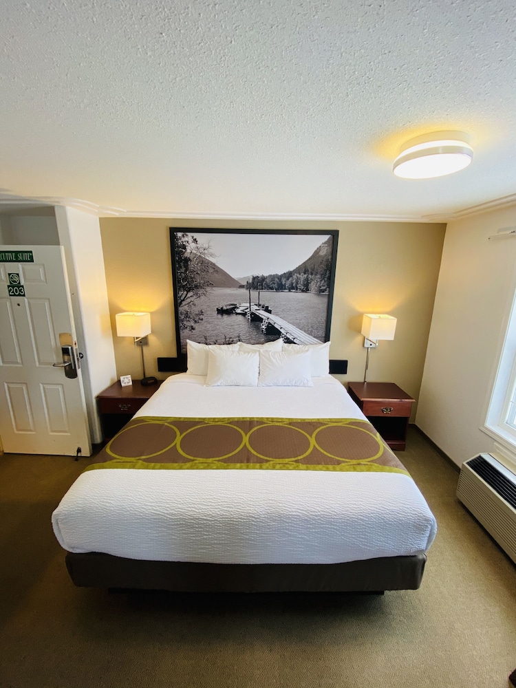 Super 8 By Wyndham 100 Mile House 13/36