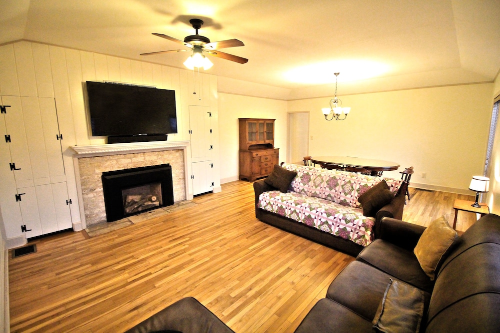 Peach Tree Inn & Suites 42/67
