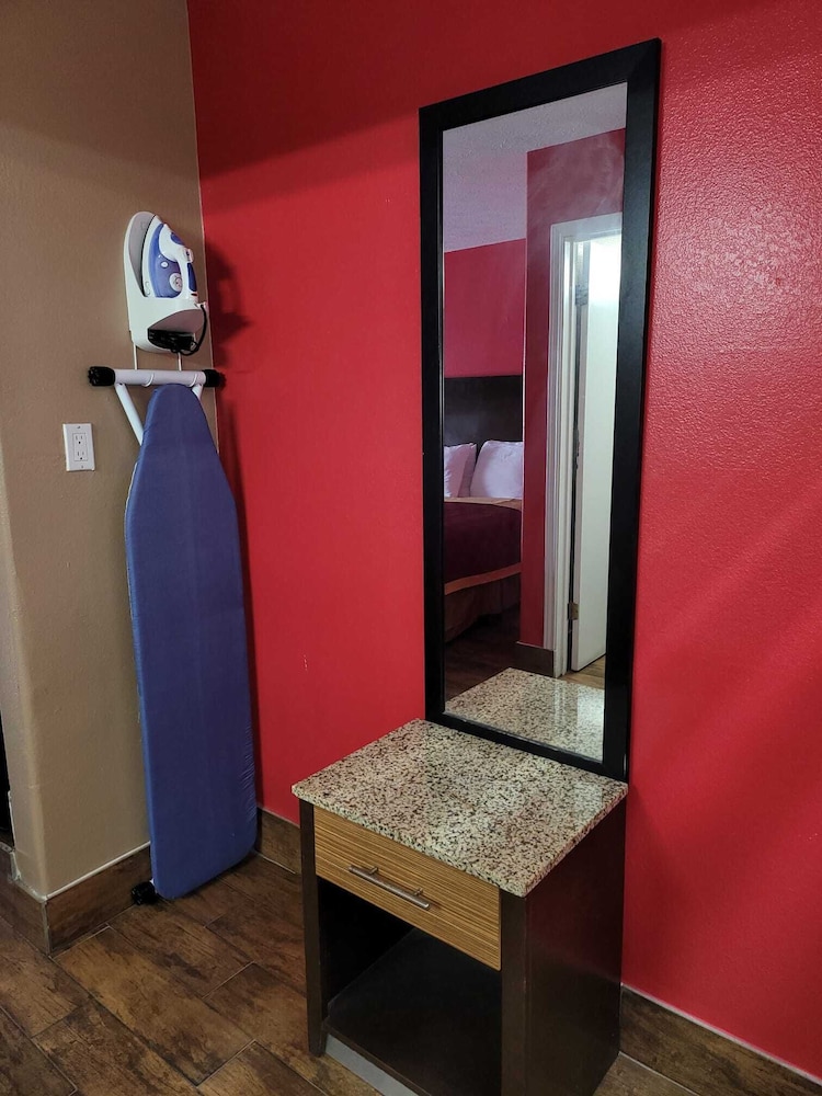 Texas Inn & Suites Raymondville 18/55