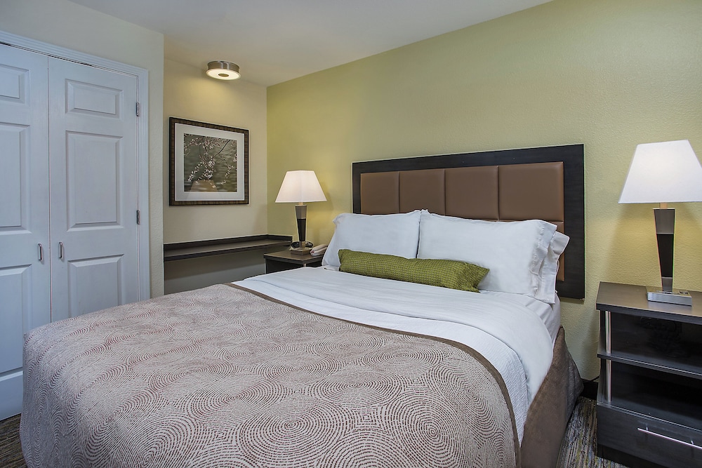 Candlewood Suites Louisville Airport, an IHG Hotel 11/39