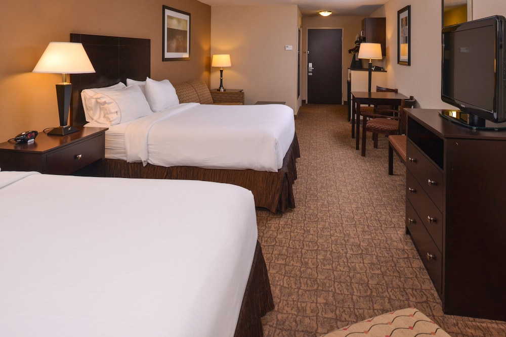 Holiday Inn Express Hotel And Suites Bridgeport 12/50