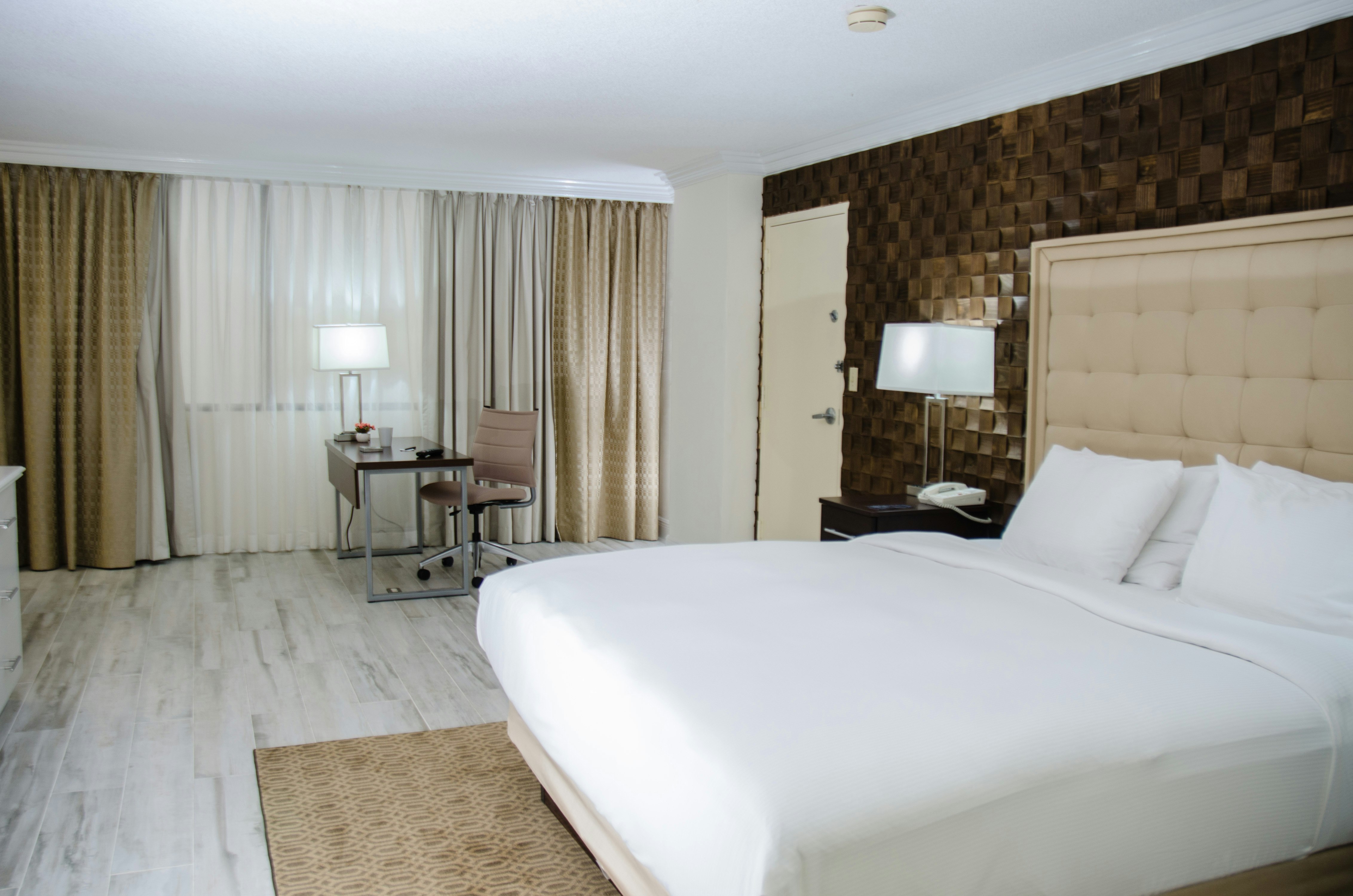 1 BEDROOM, SUITE, KING BED, PARLOR