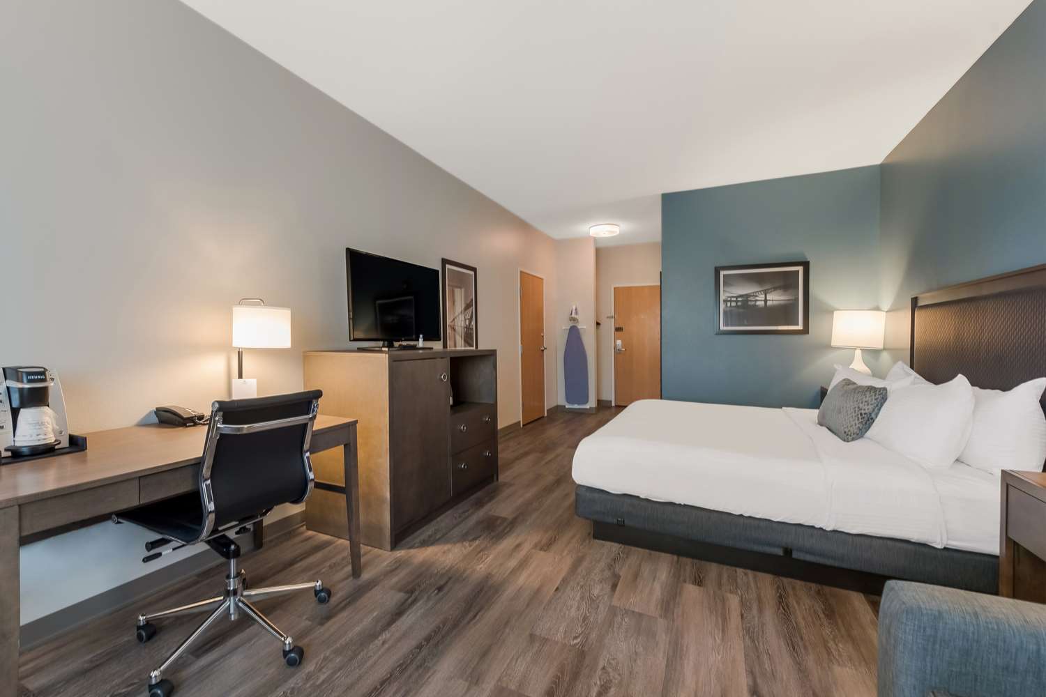 غرفة بسرير كينج لذوي الإعاقة، SureStay Plus Hotel by Best Western Highland Poughkeepsie 2/4