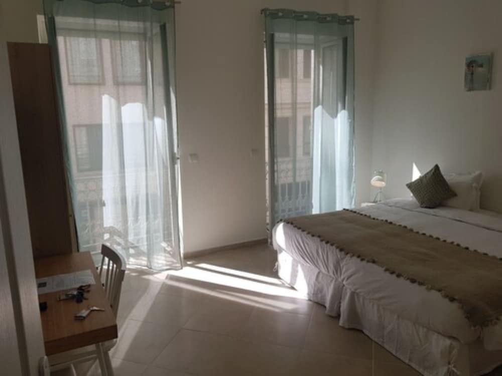 SUPERIOR, TWIN BEDS, PRIVATE BATHROOM