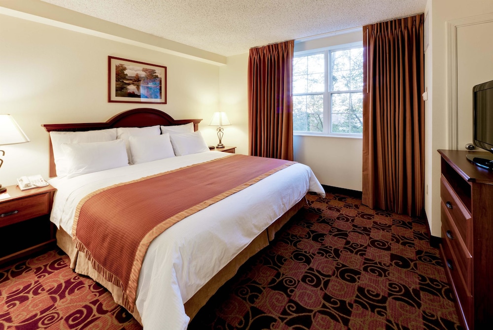 Hawthorn Suites By Wyndham Louisville East 5/25