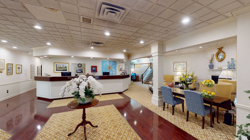The Farmington Inn &amp; Suites 32/54
