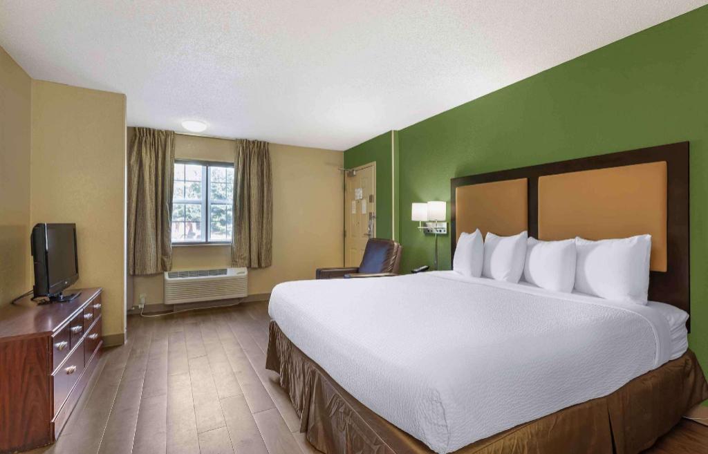 STUDIO, KING BED, ACCESSIBLE