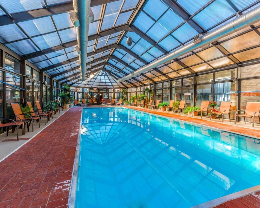Comfort Inn & Suites Erie - Splash Harbor Indoor Waterpark 7/55