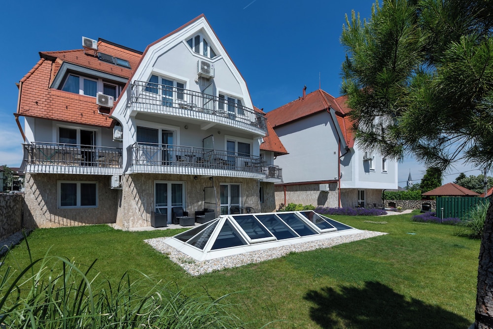 Holiday Club Heviz 49/50
