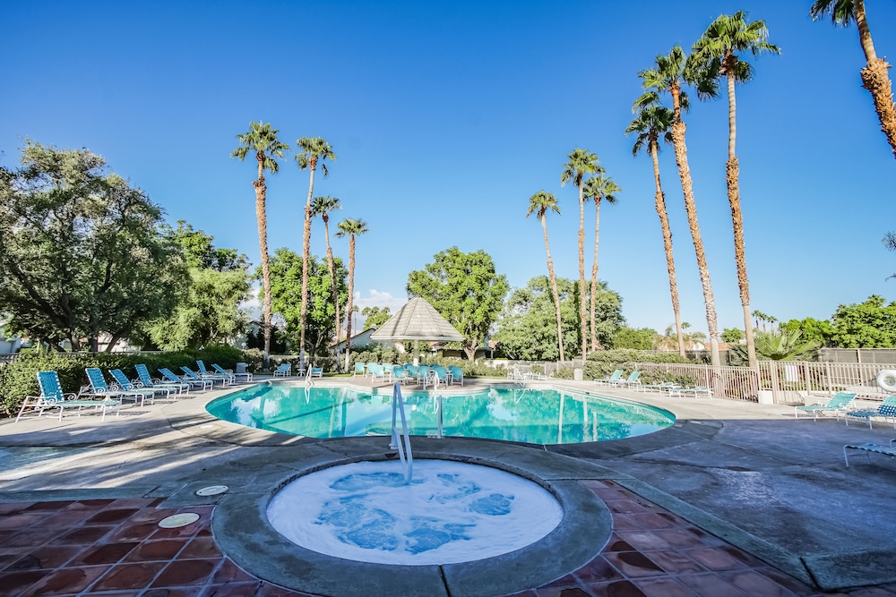 Desert Breezes Resort 4/54