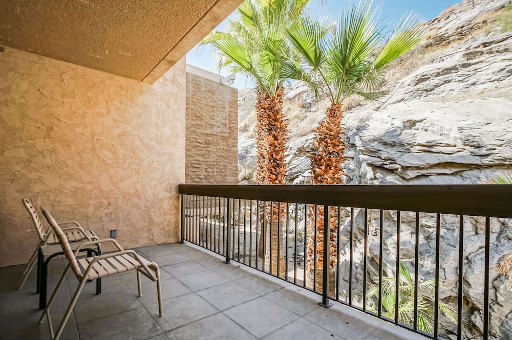 Getaways At Palm Springs Tennis Club 30/50