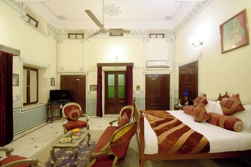 HARI MAHAL PALACE 8/40