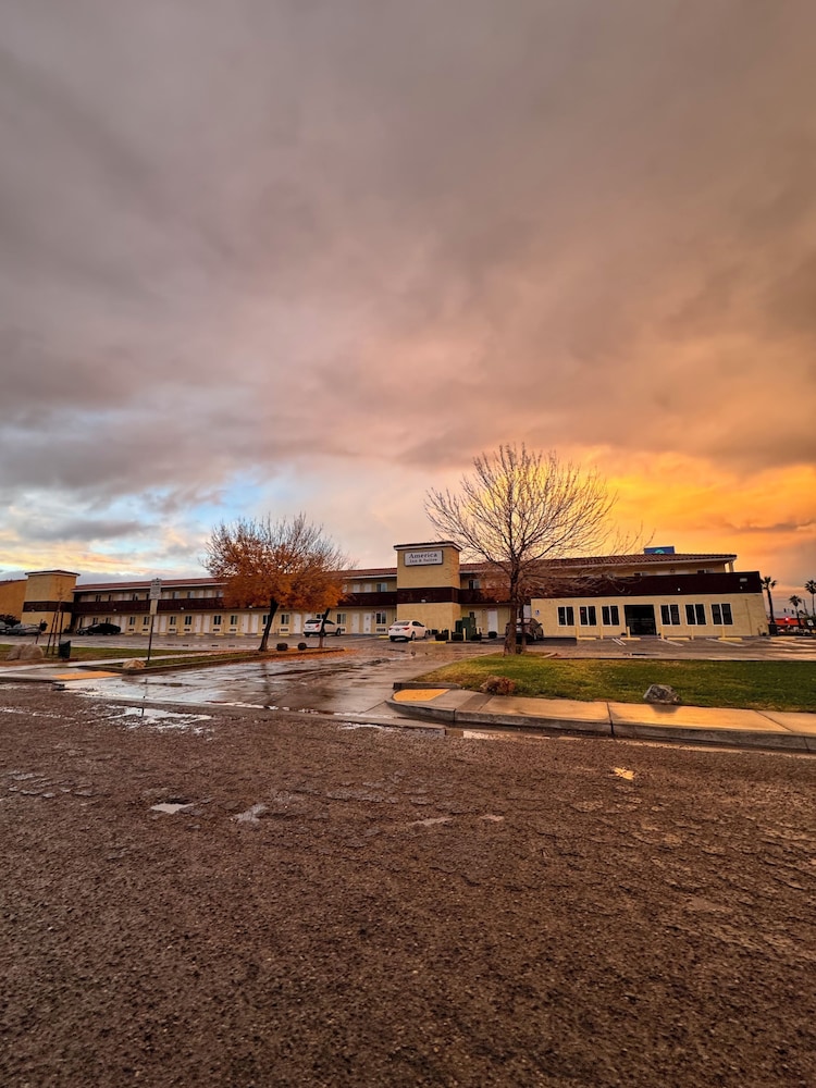 America Inn Suites 42/45
