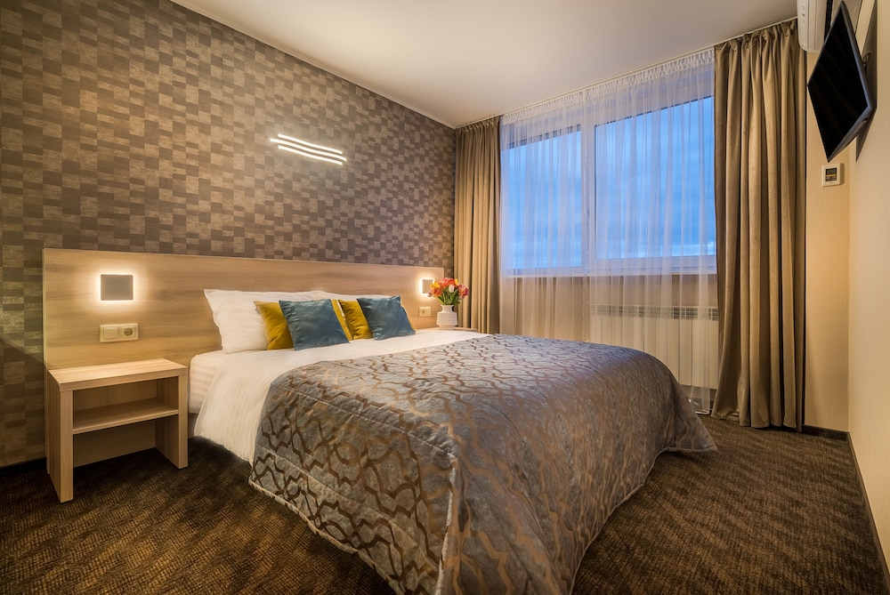 SUITE, DOUBLE BED