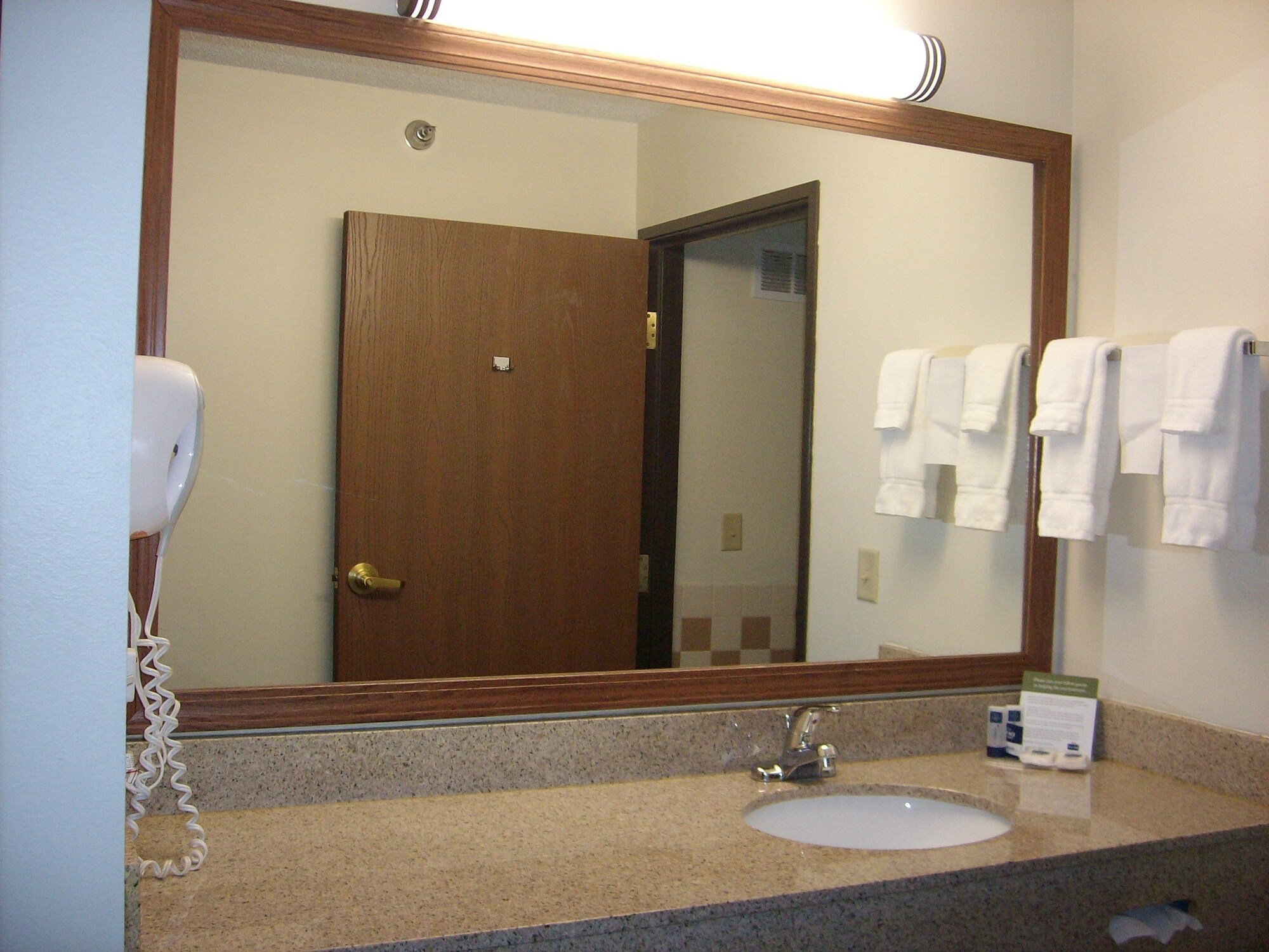 جناح استوديو بسرير كينج لذوي الإعاقة، Americinn By Wyndham Thief River Falls 2/2