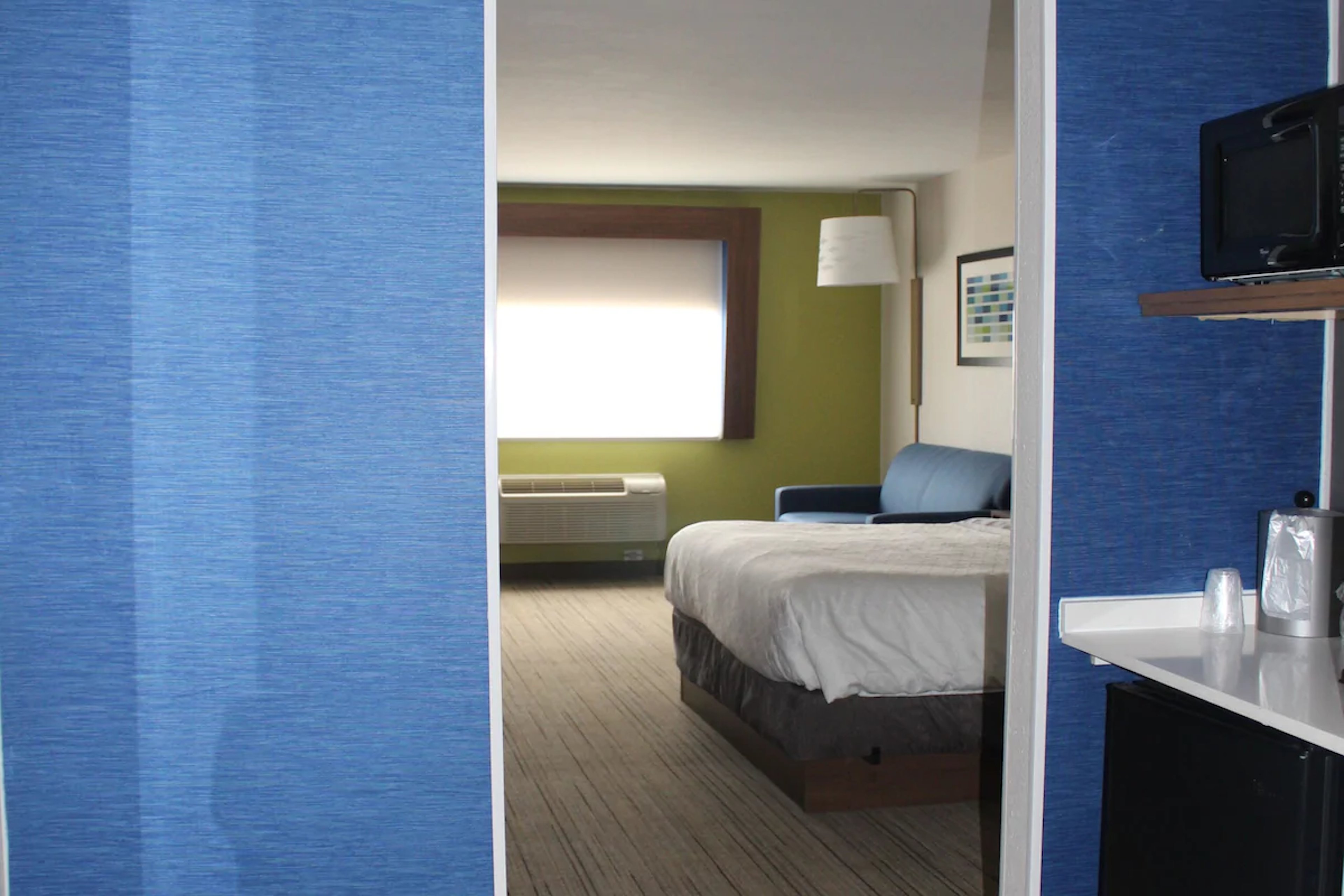 Holiday Inn Express Hotel Suites Raton 11/40