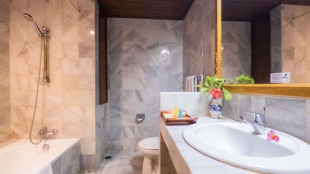 The Jayakarta Lombok Beach Resort and Spa 70/72