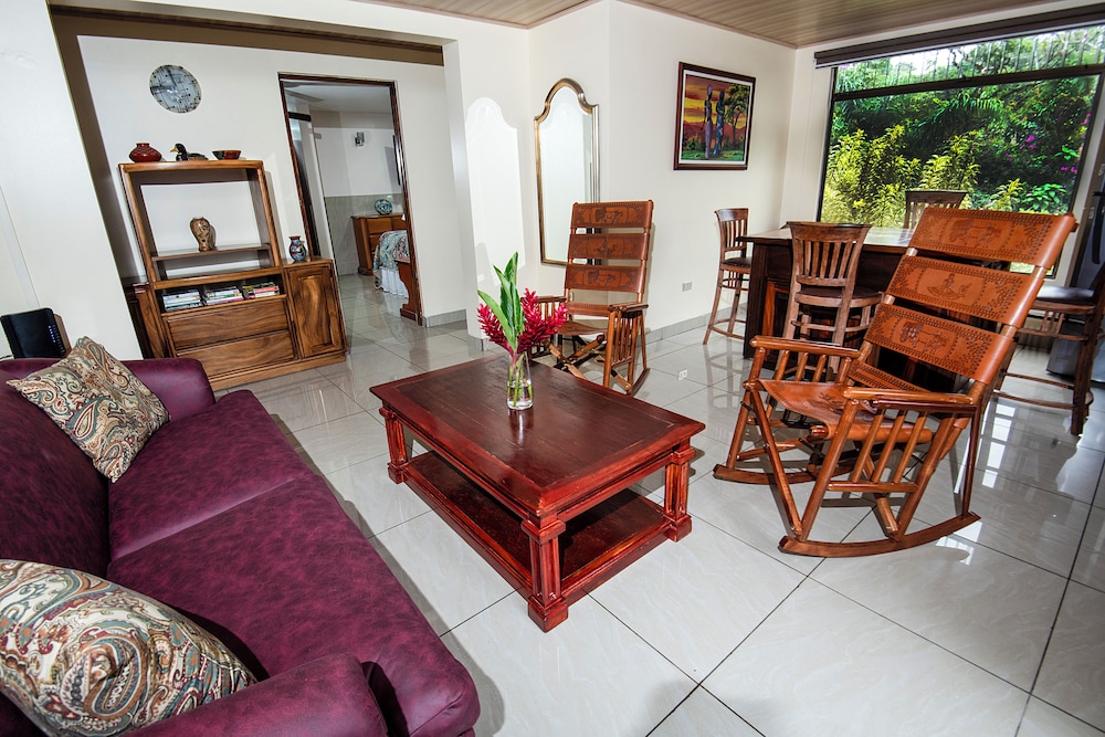 La Terraza Guest House 33/50