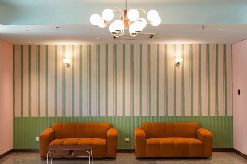 The Tres Hotel 60/67