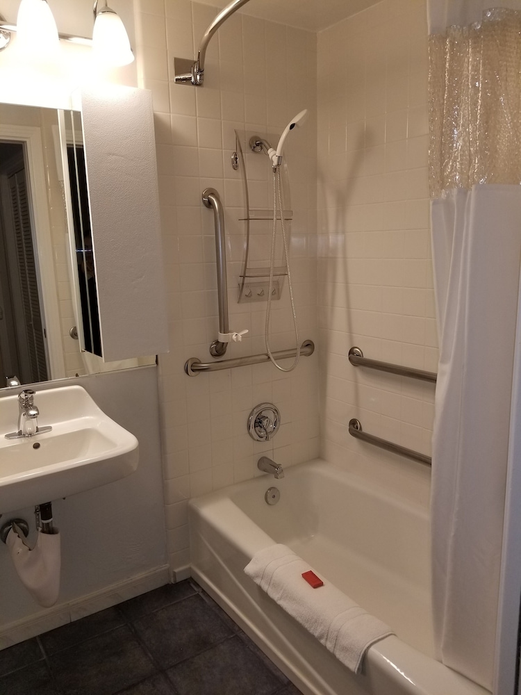 Tamarack Beach Resort Hotel 22/65
