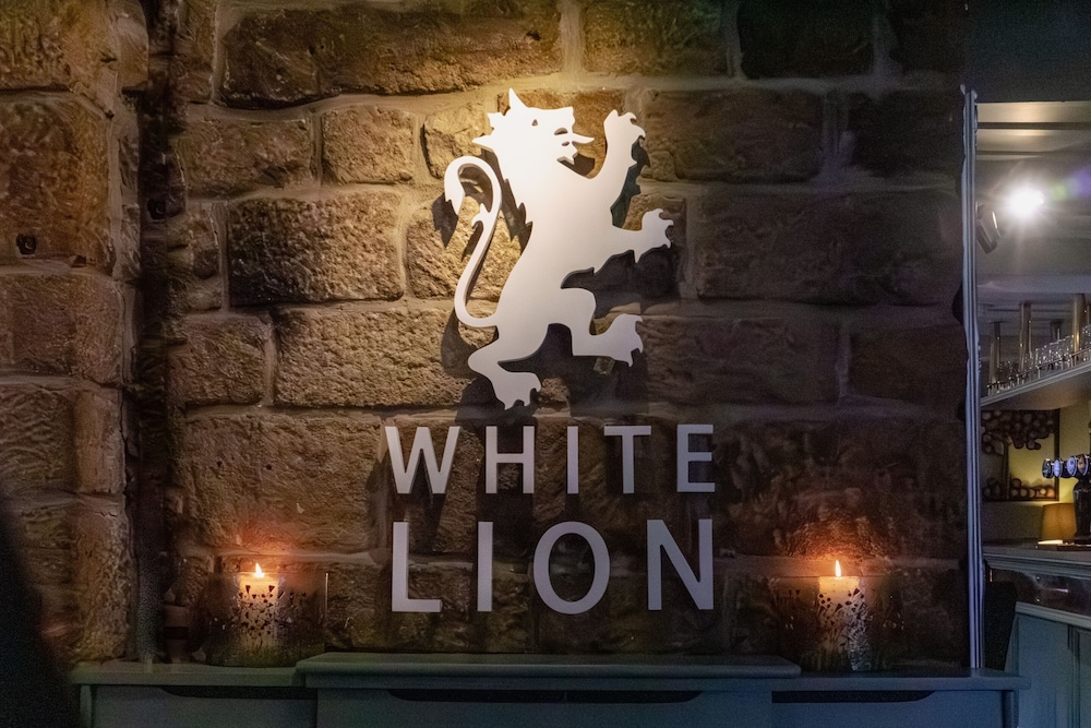 White Lion Hotel 42/50