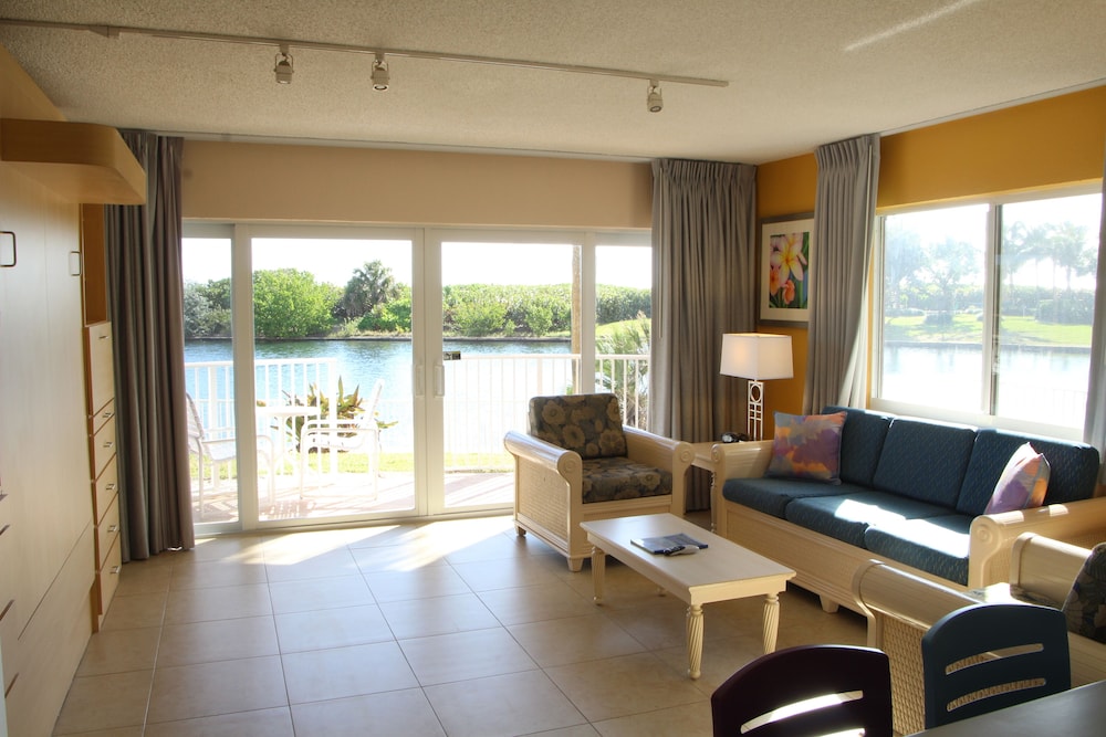 Canada House Pompano Beach 12/25