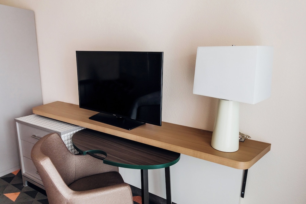 Holiday Inn Hotel Suites Phoenix Mesa Chandler 45/56