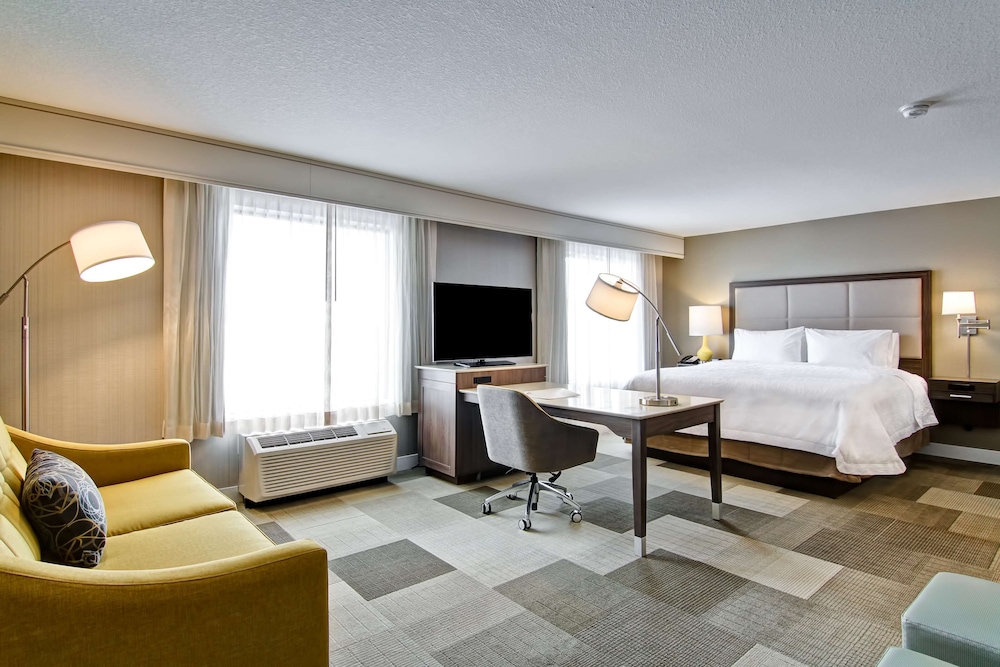 Hampton Inn and Suites by Hilton Saskatoon Airport 23/39