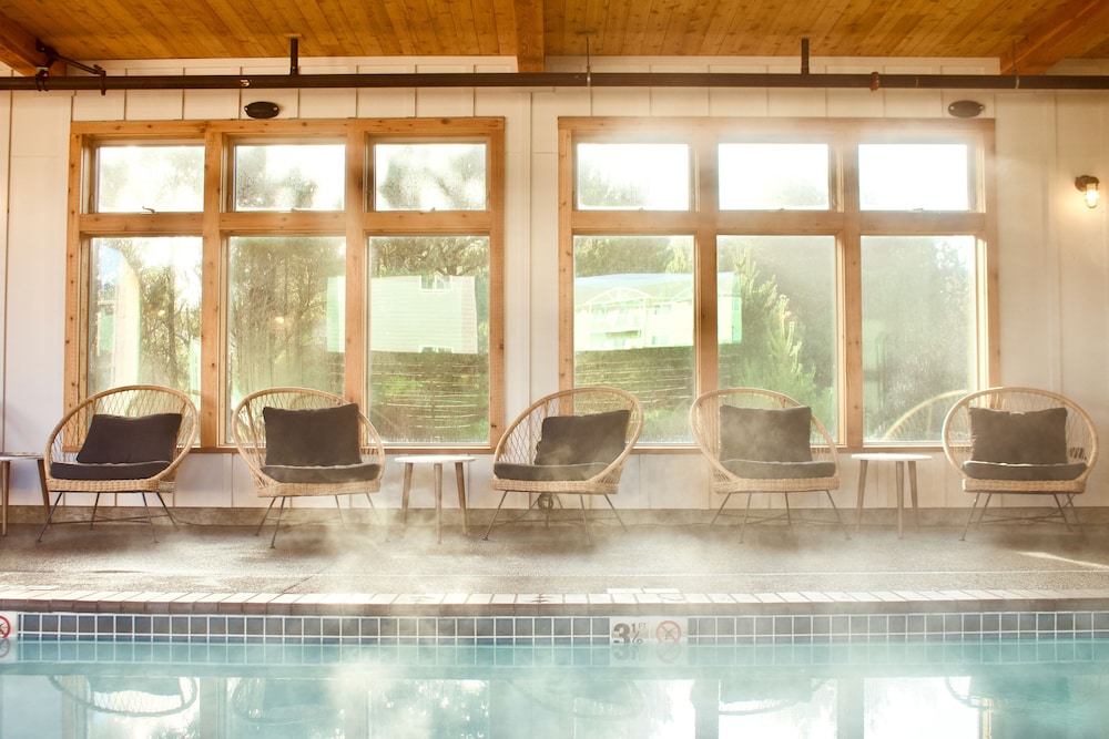 Adrift Hotel 22/50