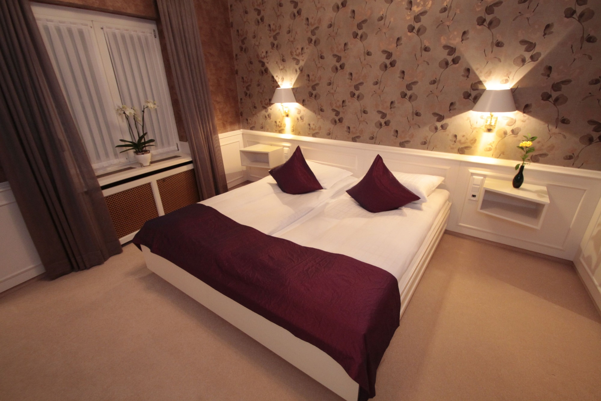 JUNIOR SUITE, KING BED