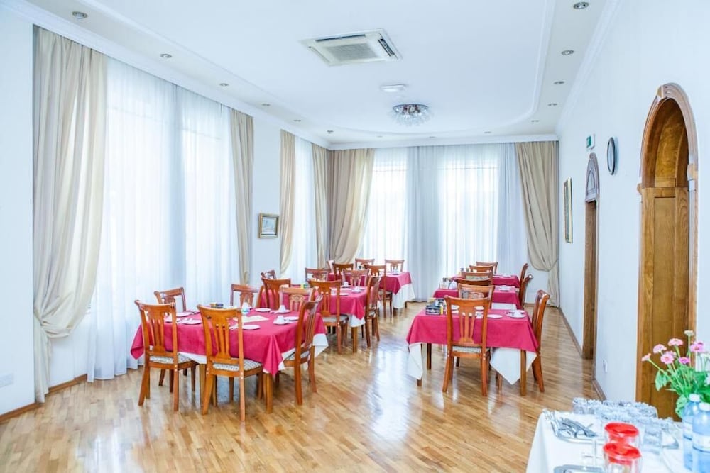 Azcot Hotel 42/45