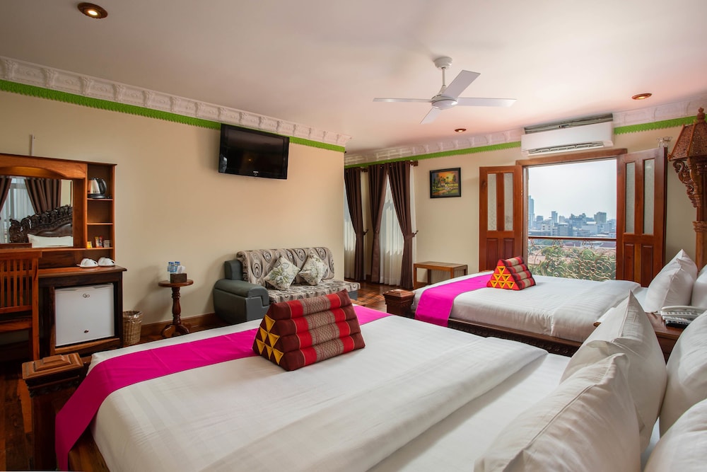 DELUXE, DOUBLE BED
