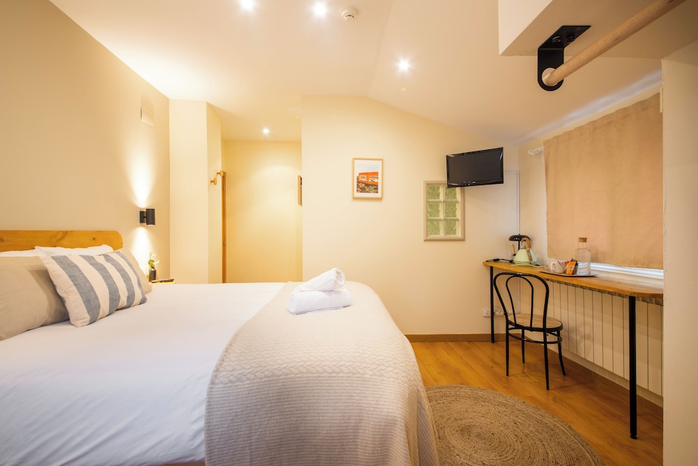 CLASSIC, DOUBLE BED, GARDEN VIEW