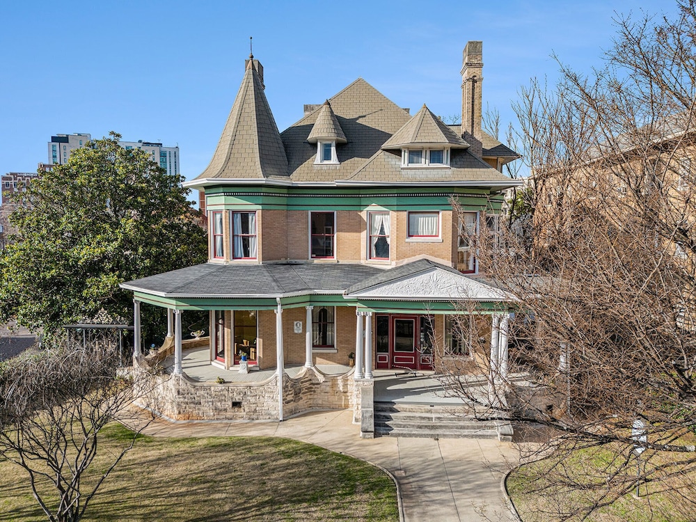 Hassinger Daniels Mansion Bed and Breakfast 3/50