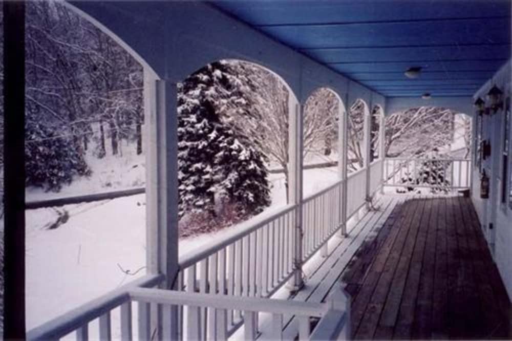 Deerhill Inn 35/77