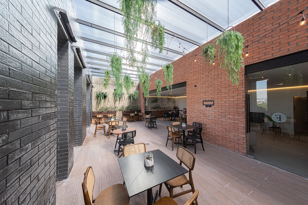 Fulton Business Luxury Hotel 40/49