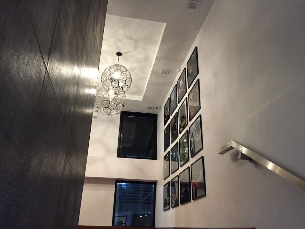 Atsakon Hotel 19/25