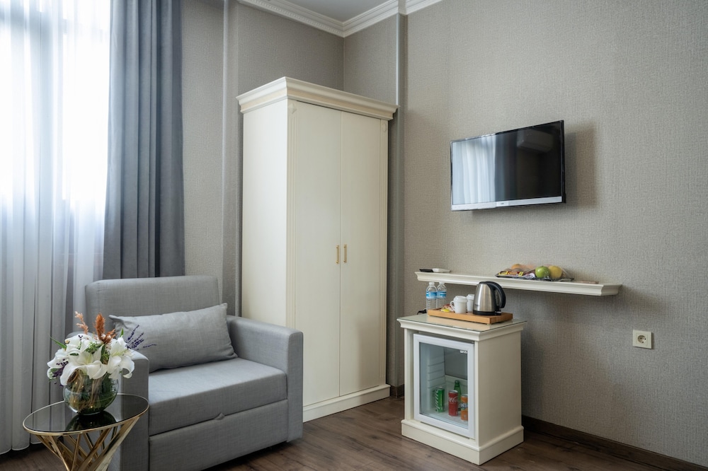 VALIDE HOTEL 46/53