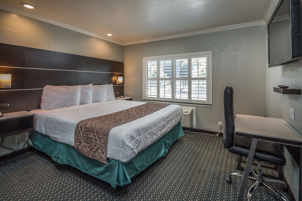 Bayhill Inn San Bruno 18/36